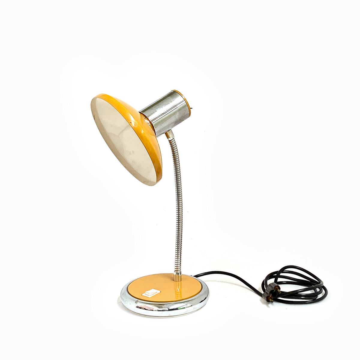 https://www.officina68.org/wp-content/uploads/2022/12/Lampada-scrivania-yellow-desk-lamp-vintage-3192.jpg