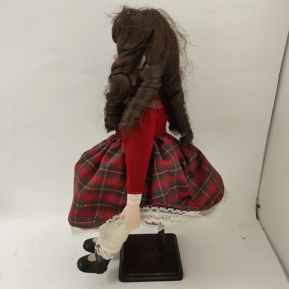Bambola di porcellana Charlotte - Antiquariato Monte