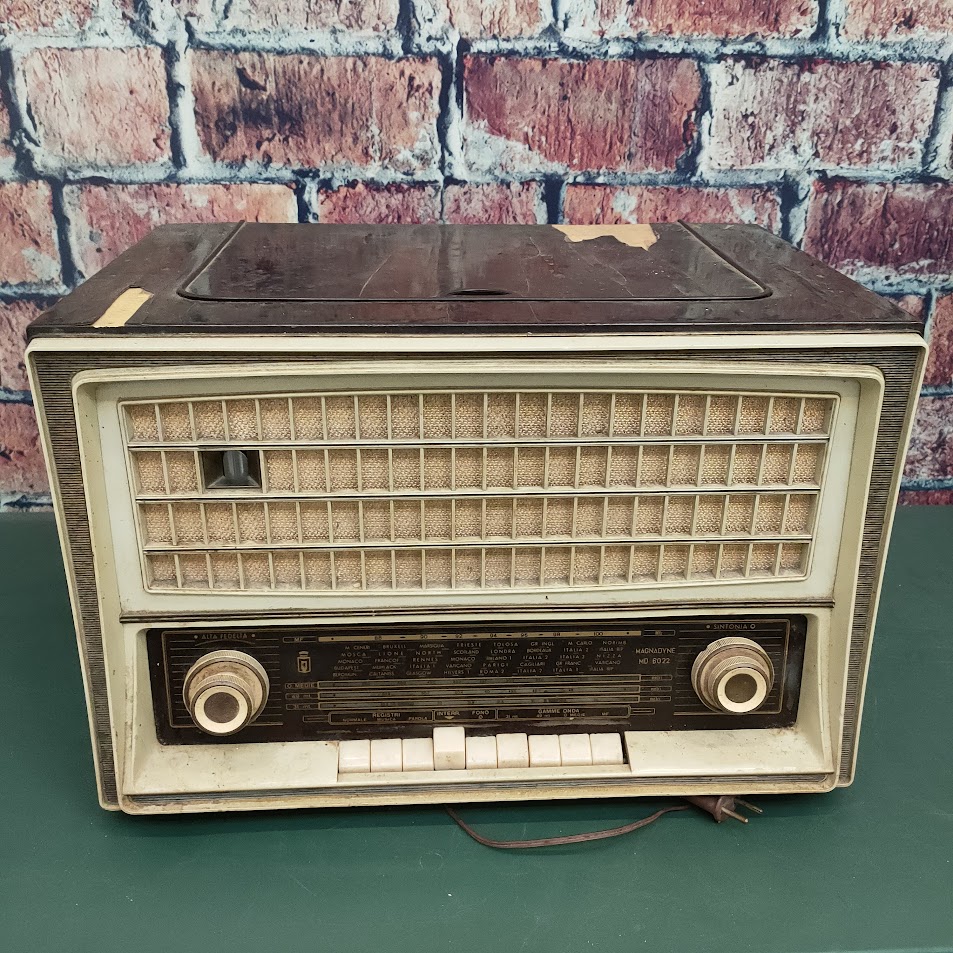 Radio Giradischi Vintage Magnadyne Italia Anni 60 Materiali misti